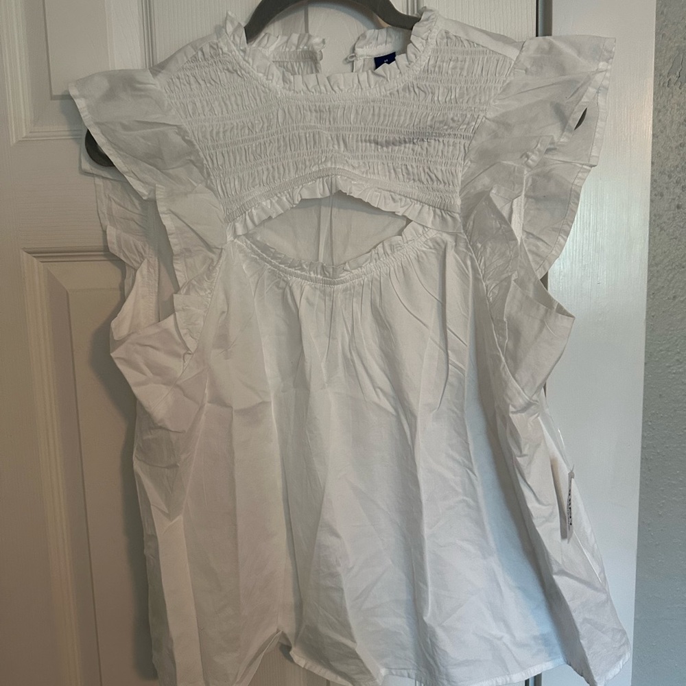 White keyhole top